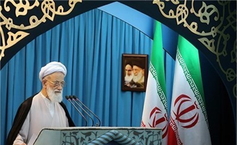 تنها کسی که حیله دشمنان را خوب تحلیل میکند رهبر انقلاب است/پول سعودی علیه اسلام کار میکند