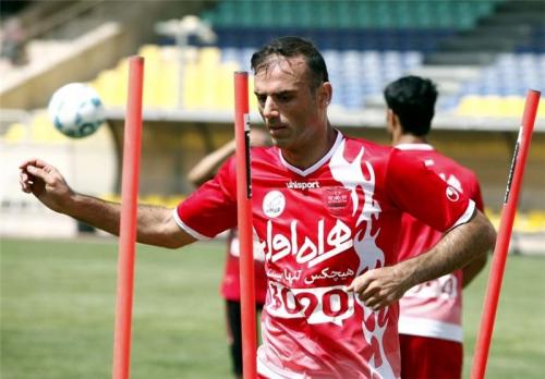 حسینی: امیدوارم بازیکنان جدید قدر پیراهن پرسپولیس را بدانند/ سال سختی در پیش داریم 