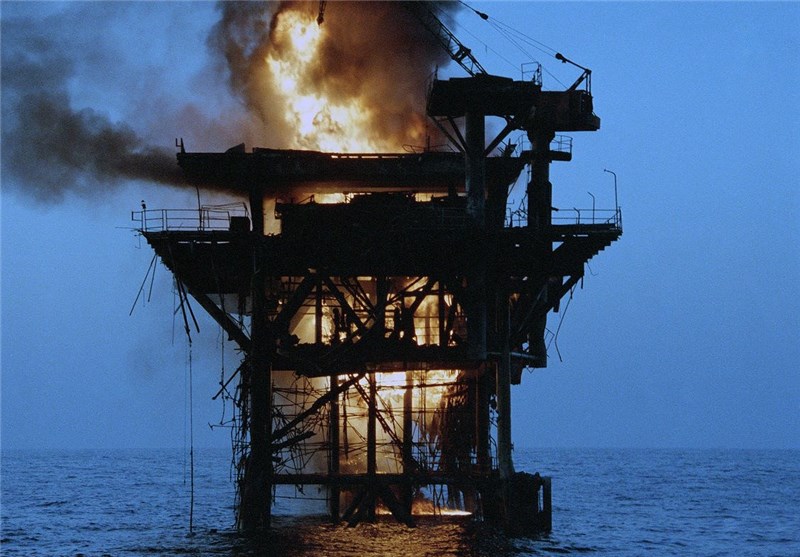  بازخوانی حمله آمریکا به ۴ سکوی نفتی ایران و کاهش ۵۲۰هزار بشکه‌ای ظرفیت صادرات نفت 