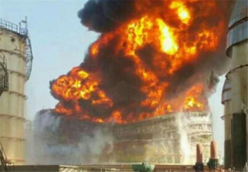  آخرین تصاویر از زبانه‌های ۵ متری آتش در پتروشیمی ماهشهر 