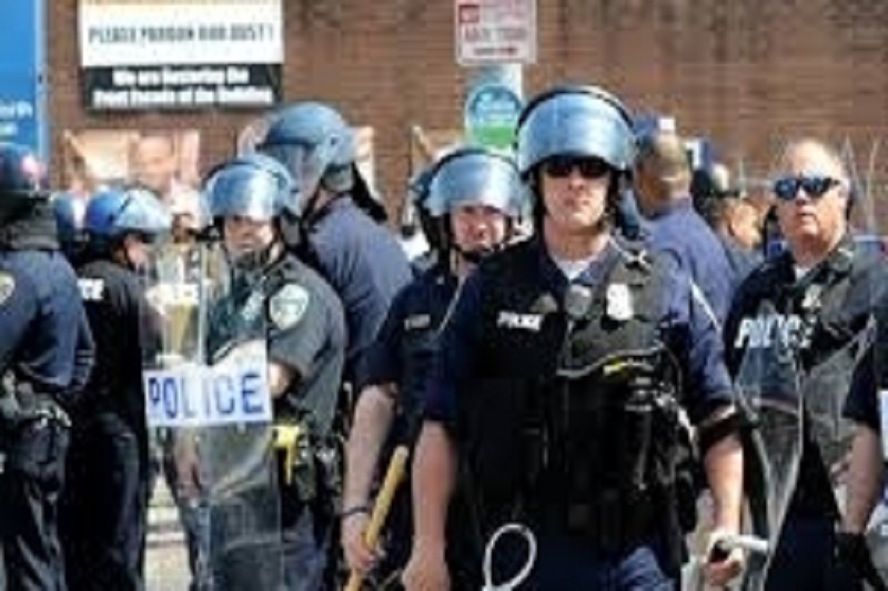 اعلام وضعیت آماده‌باش در ادارات پلیس سراسر آمریکا