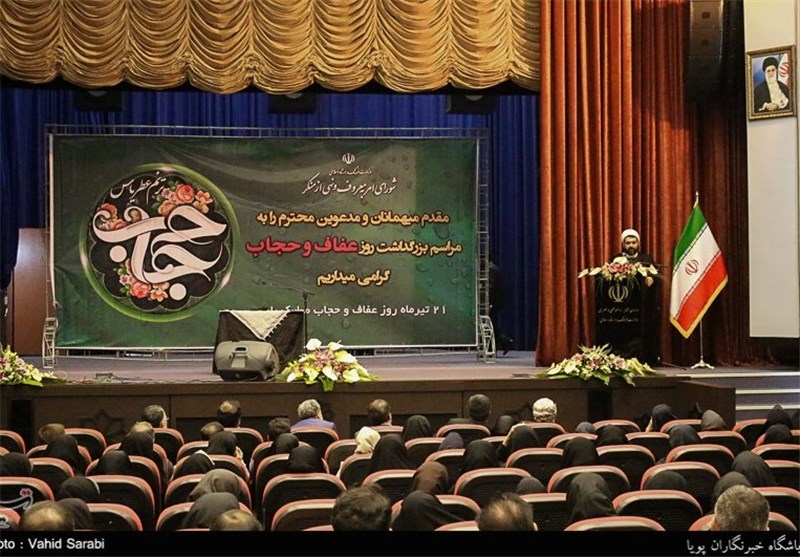  آسیب جدی جامعه نفوذ فرهنگ بیگانه است/ باید با مافیای مد و لباس برخورد قهری شود 