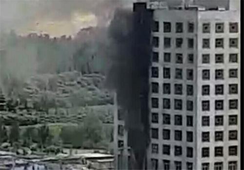 فیلم: ساختمان بنیاد مستضعفان آتش گرفت