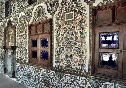 گردگیری بناهای ۵۰۰ ساله ایران از جنس مرمت