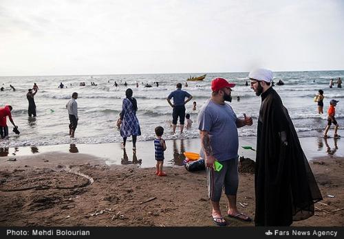 تصاویر: دورهمی جالب روحانیون و مردم در ساحل خزر 