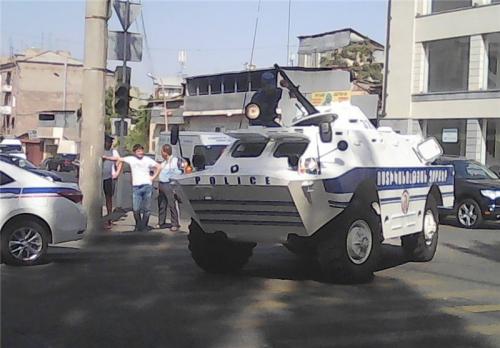  ادامه گروگانگیری در ارمنستان/ مقامات ارشد پلیس ایروان همچنان در بند