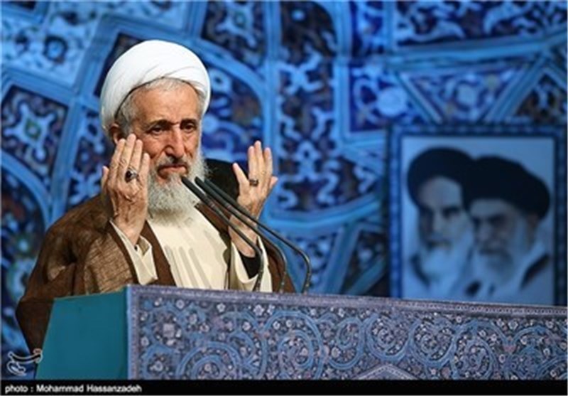  مردم منتظر پاسخ دولتمردان در مقابله با حقوقهای نجومی هستند/پولها به بیت‌المال برگردد 