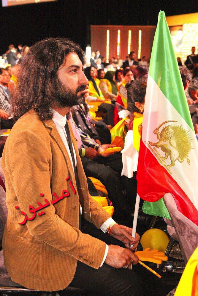 عکس: پسر نوری‌زاد در نشست منافقین 