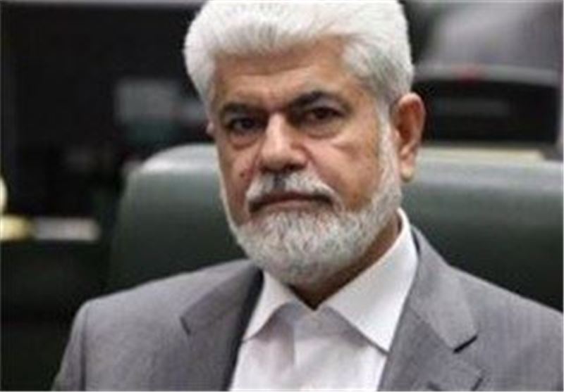 آقای روحانی! شهدا عزت کشورند نه برجام/ انتقاد از قراردادهای نفتی