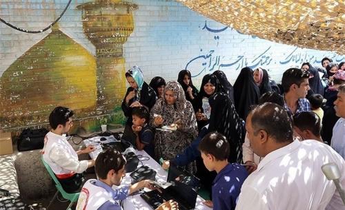 مرهم «آستان قدس» بر زخم بیماران حاشیه شهر مشهد / صحنه‌های زیبای مهربانی در حاشیه شهر