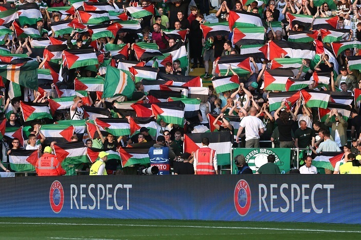 استقبال جالب تماشاگران از تیم اسرائیل +عکس 