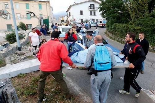 عکس: افزایش شمار جان‌باختگان زلزله ایتالیا