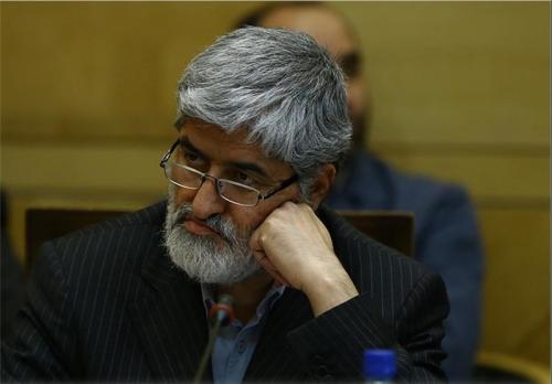 مطهری: کسی که پدرش را منافقین شهید کردند، از آنها دفاع می‌کند؟