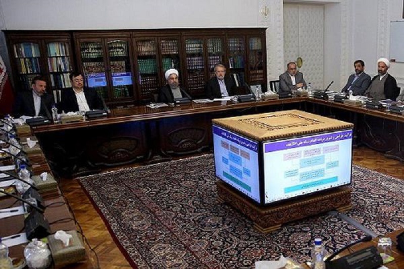 عضو حقوقی شورا خطاب به روحانی: خوب شد شما سرهنگ نیستید!/عدم تصویب رونمایی نمایشی از شبکه ملی اطلاعات 