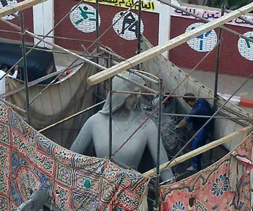 جنجال مجسمه " مادر و پسر" در مصر (+عکس)
