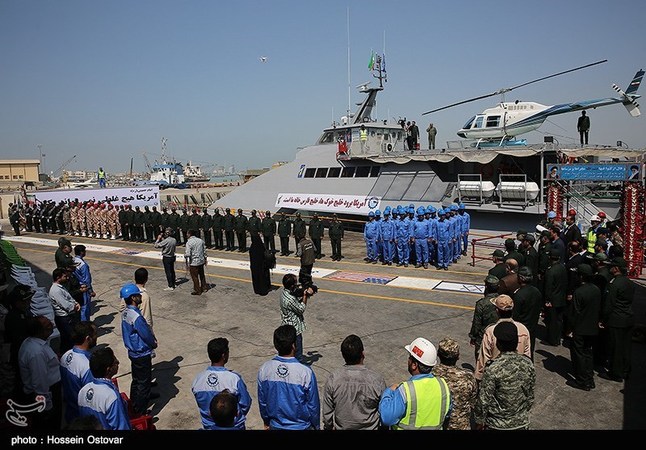 تصاویر: نخستین شناور تندرو سپاه با قابلیت حمل بالگرد 