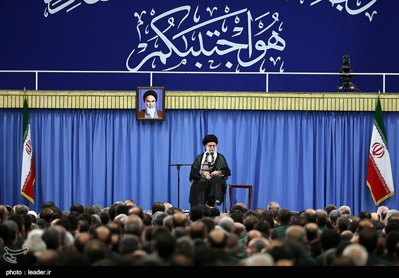هیچ عاقلی نیروی دفاعی را کنار نمی‌گذارد/ جمع‌آوری سازمان‌های نظامی «حرف غلطی» است/ وظیفه سپاه تأمین امنیت داخلی و خارجی/ برخی حاضر نیستند بی‌اعتمادی به آمریکا را قبول کنند