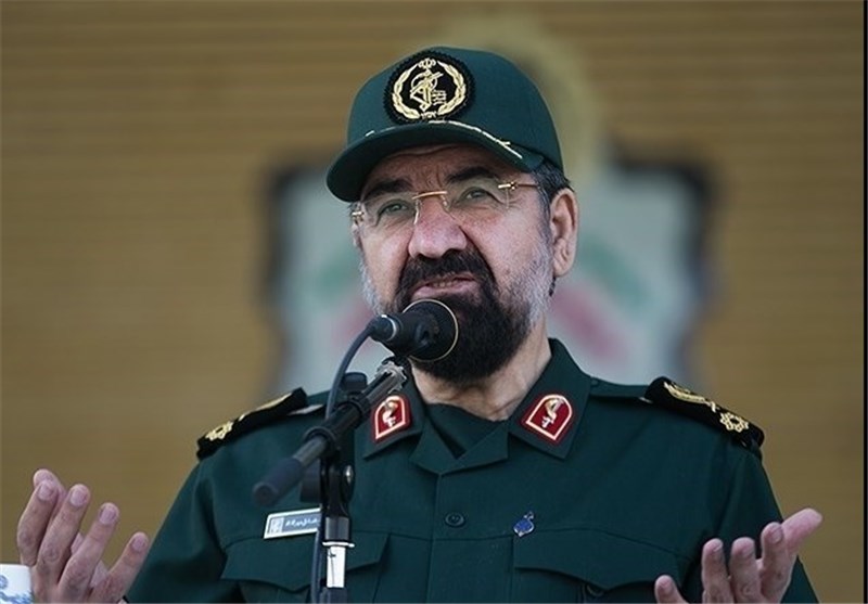 برخی مسئولان در زمین دشمن بازی میکنند/ در ۱۵ سال اخیر چند حمله به ایران را در نطفه خفه کردهایم
