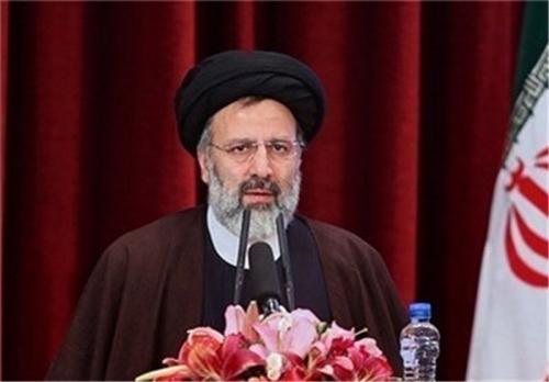  راه برون رفت از مشکلات کشور انقلابی اندیشیدن است 