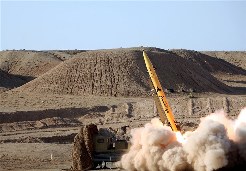 ضربت ذوالفقار بر سر دشمنان در ۷۰۰ کیلومتری/ خانواده موشک‌های سوخت جامد مرکب ایرانی ۳ عضوی شد 