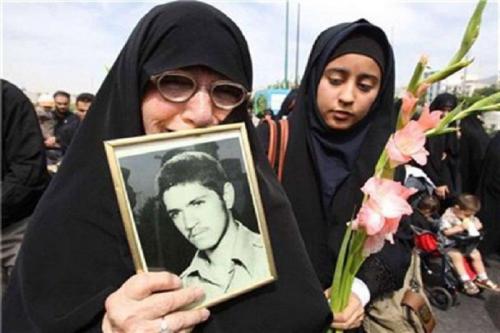مادرشهید صبوری:با شناسایی پیکر بهروز بعد از 31 سال قلبم آرام گرفت/شهدای مدافع حرم از ناموس امام حسین(ع)دفاع می کنند