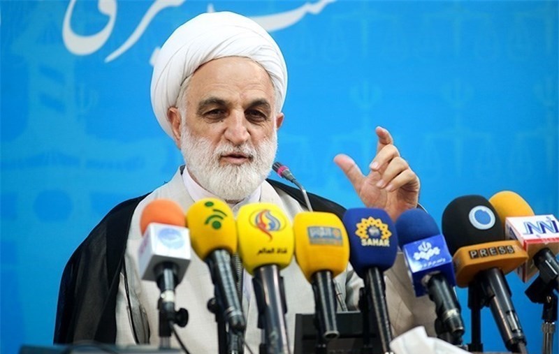 یارگیری دشمنان از برخی خانواده‌های انقلابی و آقازاده‌ها/‌نفوذ بسیار آرام، بی‌صدا و چراغ خاموش دشمنان به مراکز تصمیم‌ساز