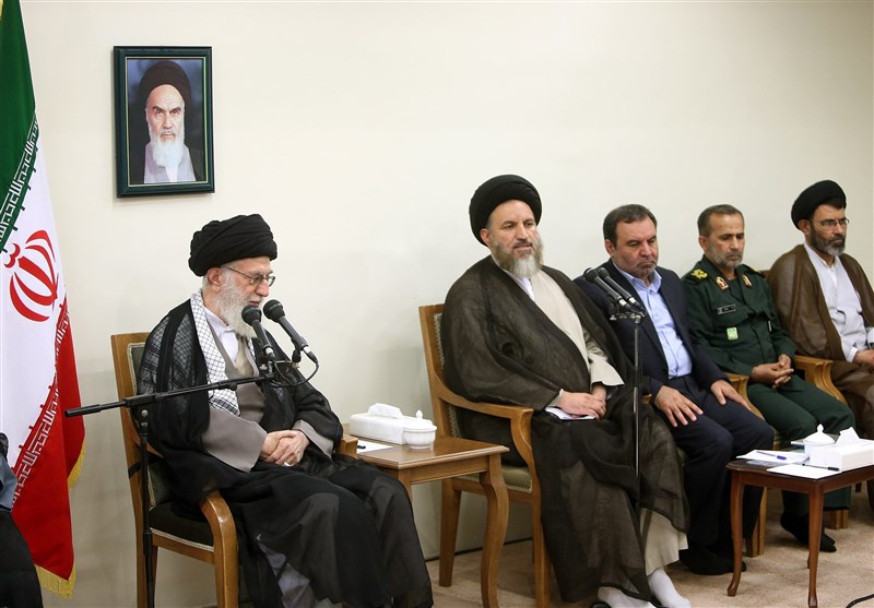 امروز نگاهبانی از یاد شهداء یک وظیفه است/ هنرمندان برای نشان‌دادن سیمای نورانی شهیدان به میدان بیایند