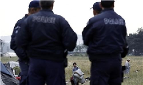 رفتار بی‌شرمانه پلیس یونان با ۵ کودک مهاجر سوری
