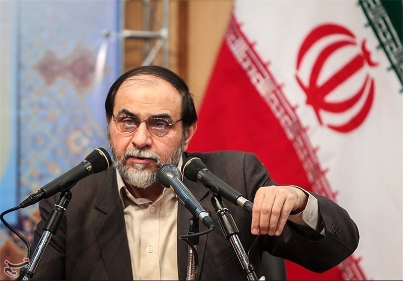 کسانی که واقعه عاشورا را درس مذاکره می‌دانند عقب‌مانده‌اند