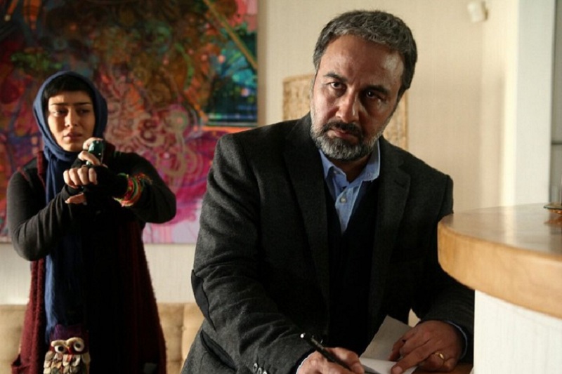 مهر تأیید وزارت ارشاد بر اکران فیلمهای سخیف/ قبحشکنی از ارتباط نامشروع در فیلم "آبنبات چوبی"/ تخریب چهرههای مذهبی در ذهن مخاطب/ آیا مجلس برخورد خواهد کرد؟