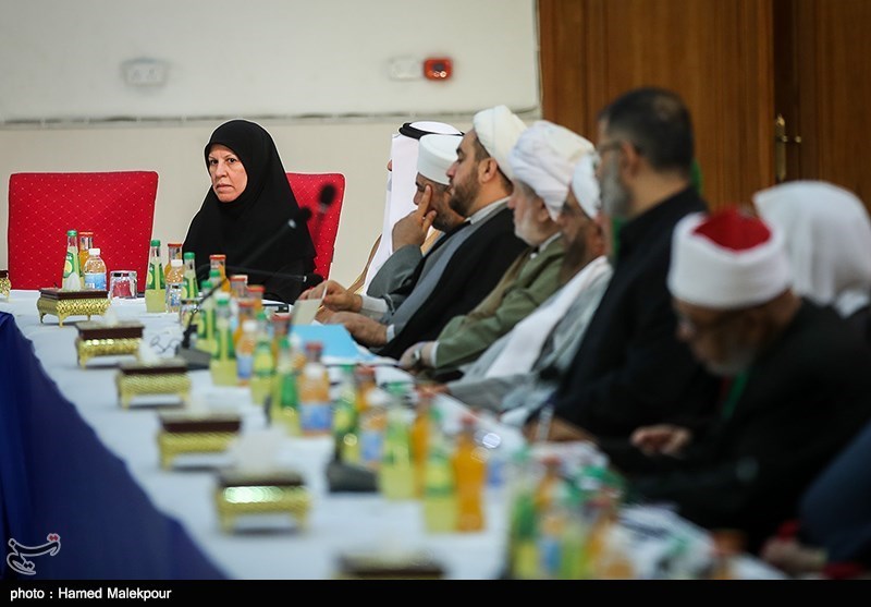 امام خامنهای پرچمدار بیداری اسلامی در مقابل دشمنان اسلام