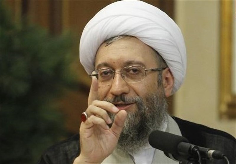  می‌گویند قلم‌ها را نشکنید اما نزد رهبر انقلاب از برخورد نکردن با فلان روزنامه گلایه می‌کنند 