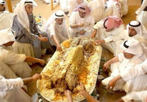  شکم‌ها را سیر کنید، چشم‌ها بسته می‌شود؛ شعار رقابت‌های انتخاباتی در کویت 