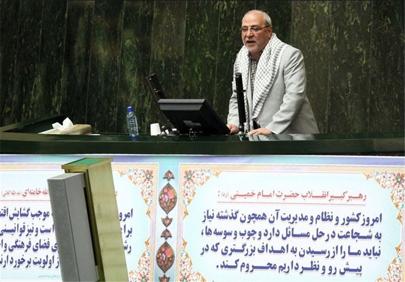  تاکنون ۱۲ نفر از افراد دو تابعیتی دارای گرین کارت دستگیر شده‌اند 