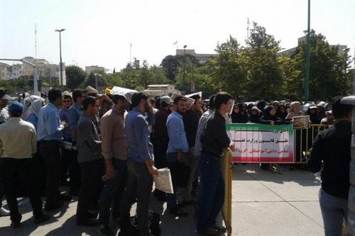  تجمع اعضای خانه کارگر مقابل مجلس 