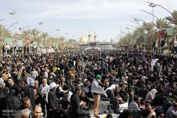 اشک و حسین زبان مشترک بین الحرمین/می‌روم وز سرحسرت به قفا می‌نگرم