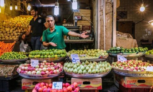 قیمت میوه در آستانه شب یلدا/هندوانه ۱۲۰۰ و انار ۳۵۰۰ تومان در میدان بزرگ میوه