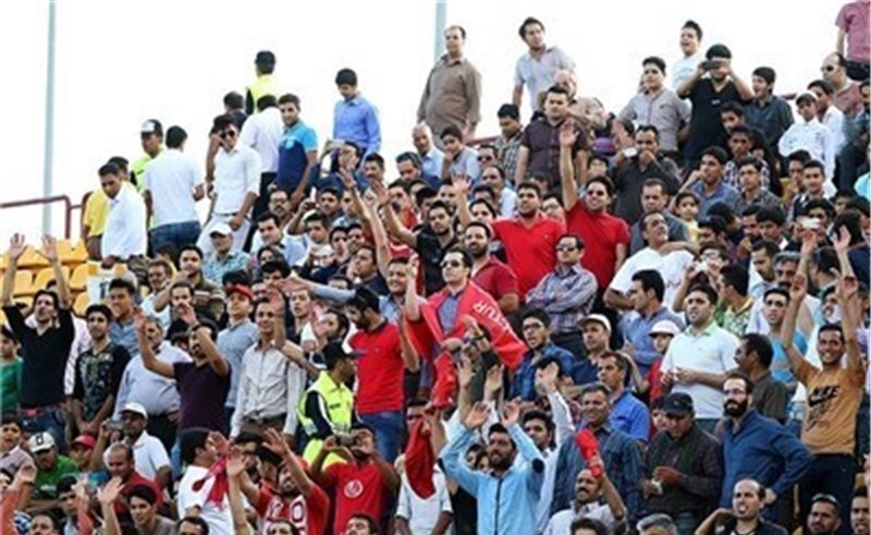 اعتراض مشهدی‌ها به هواداران پرسپولیس/ ترافیک شدید در خیابان‌های منتهی به ورزشگاه