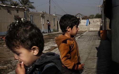  (تصاویر) نگهداری از فرزندان شهدای جنگ با داعش
