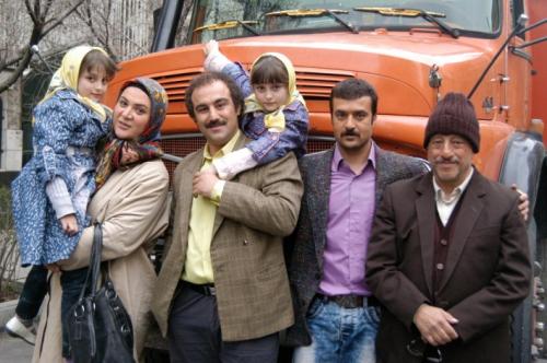 دلایل استقبال مردم از سریال تلویزیونی "پایتخت"/نمایش فرهنگ ایرانی - اسلامی رمز موفقیت سریال "پایتخت"/"خانواده معمولی" برنده است یا سینمای سیاه اجتماعی؟