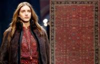 طرح‌های فرش تبریز بر روی لباس‌ زنان اروپایی