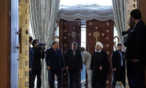 همایش «قانون اساسی و حقوق ملت» آغاز شد