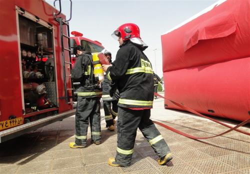 نجات ۱۳۰ ساکن یک ساختمان گرفتار شده در دود