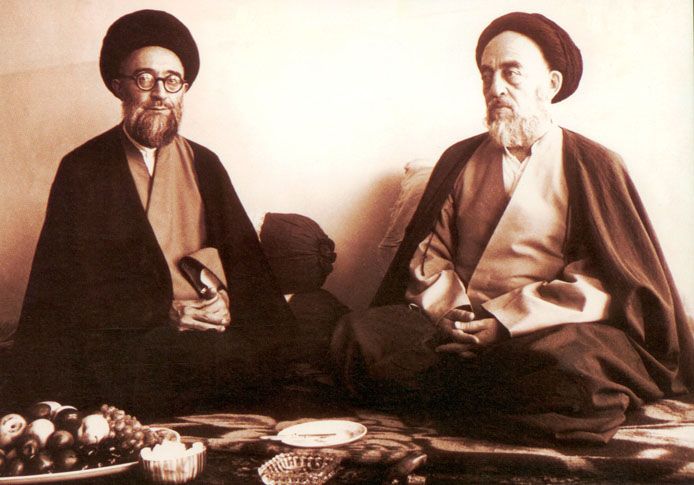 پس گردنی آیت الله به مامور ساواک