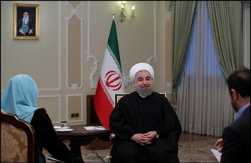 توقیف یک برنامه تلویزیونی با فشار دولت پس از لبخند تلویزیونی روحانی به منتقدان/عکس‌های یادگاری دولت با کنسرت‌ ادامه دارد