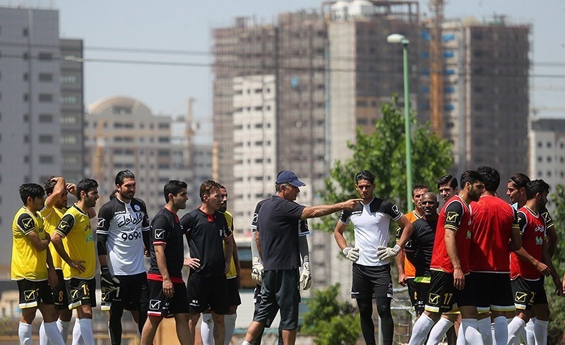  کی‌روش بازیکنان پرسپولیس را به ایران بازگرداند