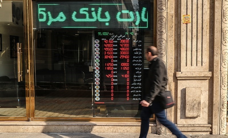 دستگیری ۳ صراف در بازار ارز/ پلیس وارد عمل شد