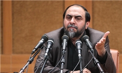 اقتصاد آزاد و جامعه جهانی یک دروغ است/ مسؤولان به مردم پاسخگو نیستند/ کسی که بدون تخصص مسؤولیت بپذیرد خائن است؛ قوانین باید بازنگری شود