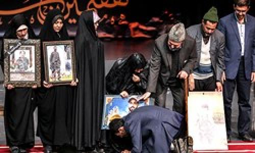 چفیه‌ای که مادر شهیدان خالقی‌پور به ابوالقاسم طالبی بخشید/ تفنگداران ایران حقوق نجومی نمی‌گیرند!