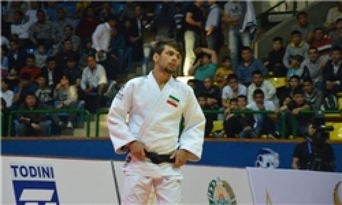 خجسته: پول اجاره مغازه‌ام را ندارم و دولت یارانه‌ام را قطع کرده/ پسرم اگر انتقاد کند محروم می‌شود!